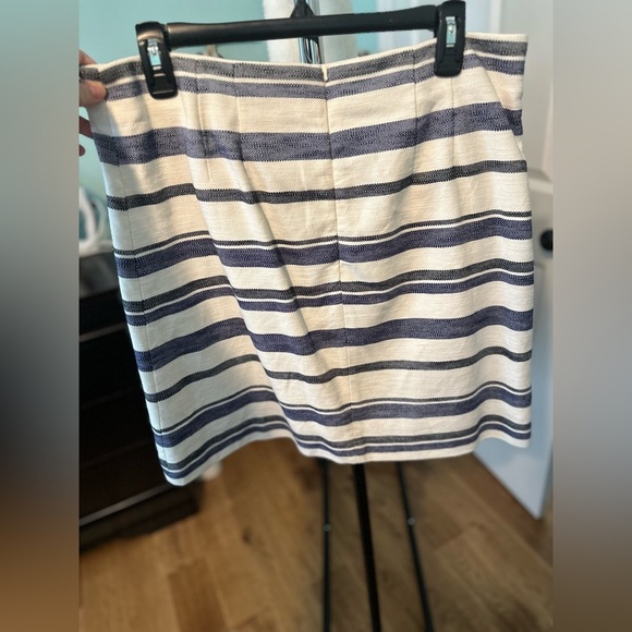 Loft wrap mini skirt - Picture 3 of 3